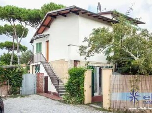 Appartamento in Vendita ad Forte Dei Marmi - 410000 Euro