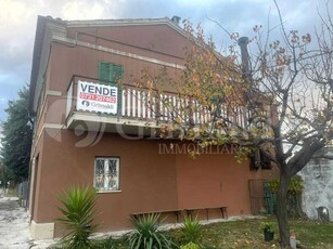 Appartamento in Vendita ad Monte Roberto - 40000 Euro