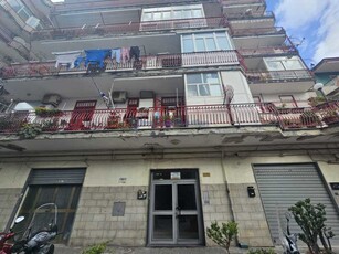 Appartamento in Vendita ad Napoli - 220000 Euro