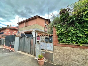 Appartamento in Via Del Casale Agostinelli , Roma (RM)
