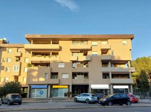 Appartamento in Via Giuseppe Catani 56, Prato, 8 locali, 2 bagni