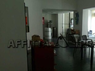 Attivit? Commerciale in Affitto ad Livorno - 1500 Euro