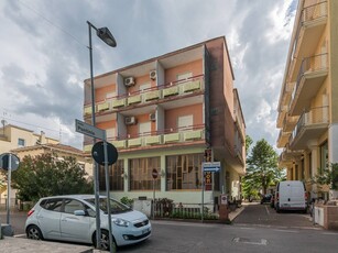 Attività commerciale in Vendita a Rimini, zona Miramare, 865'000€, 600 m²