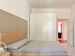 Camera in affitto in appartamento con 8 camere da letto a Milano