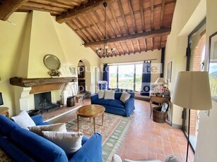 Casa di corte in Vendita a Lucca, zona San Cassiano di Moriano, 770'000€, 220 m², arredato, con Box