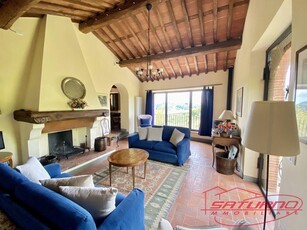 Casa di corte in Vendita a Lucca, zona San Cassiano di Moriano, 770'000€, 220 m², arredato, con Box