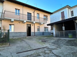 Casa indipendente con box a Solbiate Olona