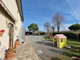 Casa indipendente con giardino, Cascina latignano