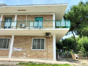 Casa indipendente di 6 vani /230 mq a Bari - San Girolamo (zona water front)