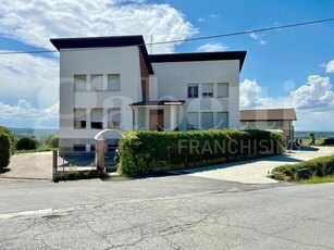 Casa Indipendente in Frazione Rivalta San Giacomo, La Morra (CN)