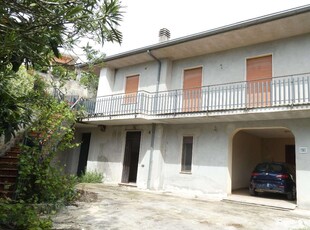 Casa indipendente in vendita a Frosinone