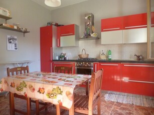 Casa Indipendente in Vendita a Massa, 400'000€, 150 m², con Box