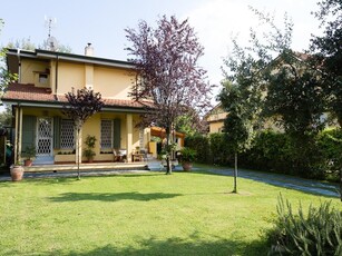 Casa Indipendente in Vendita a Massa, zona Poveromo, 570'000€, 110 m²