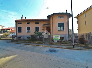 Casa indipendente in vendita