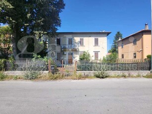 Casa Indipendente in Vendita ad Foligno - 350000 Euro