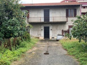 Casa Indipendente in Vendita ad Legnano - 250000 Euro