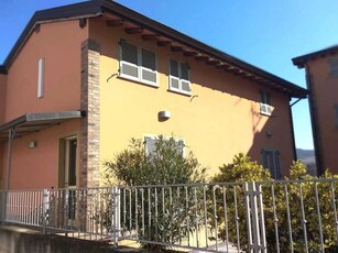 Casa Indipendente in Vendita ad Lugagnano Val D`arda - 220000 Euro