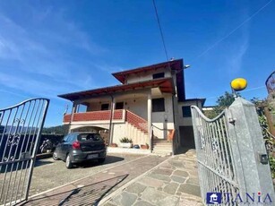 Casa Indipendente in Vendita ad Luni - 430000 Euro