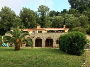 Casa Indipendente in Vendita ad San Giovanni a Piro - 490000 Euro
