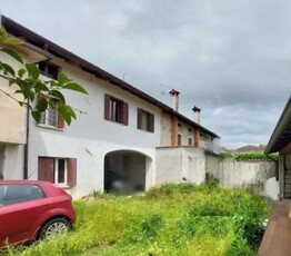 Casa indipendente in Via dei Castelli, Pozzuolo del Friuli, 8 locali