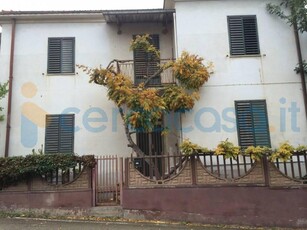 Casa singola da ristrutturare, in vendita a Torrevecchia Teatina