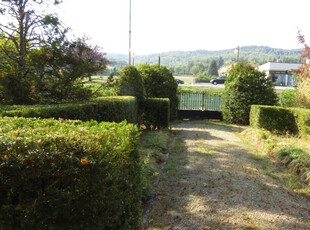 Casa singola in buone condizioni con giardino privato e con garage