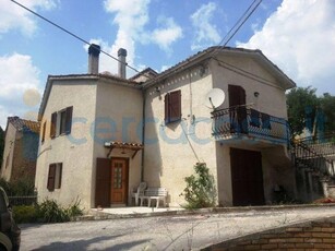 Casa singola in vendita a San Severino Marche