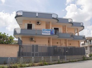Edificio-Stabile-Palazzo in Vendita ad Casoria - 600000 Euro