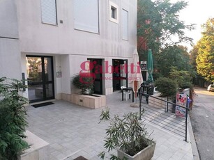 Immobile commerciale in Affitto a L'Aquila, zona Centro storico, 350€, 35 m²