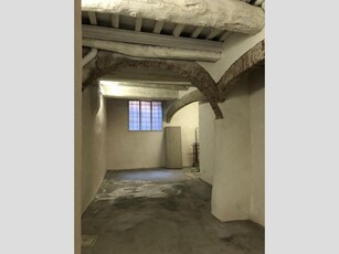Immobile commerciale in Affitto a Lucca, 2'000€, 90 m²