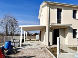 In tranquilla zona residenziale, porzione di