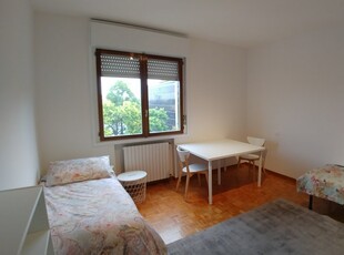 Letto in affitto in appartamento con 4 camere da letto a San Gregorio, Padova