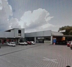 Locale Commerciale in Affitto ad Lucca - 4000 Euro