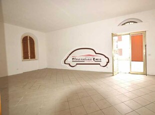 Locale Commerciale in Affitto ad Lucca - 750 Euro