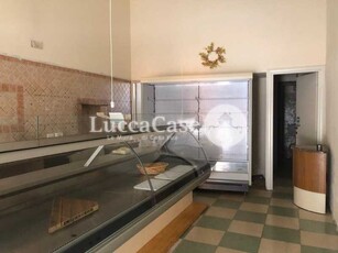 Locale Commerciale in Affitto ad Lucca - 900 Euro