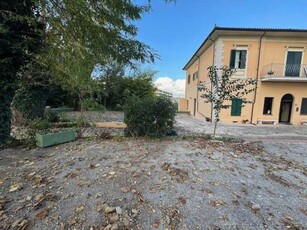 Locale Commerciale in Affitto ad Pisa - 2800 Euro