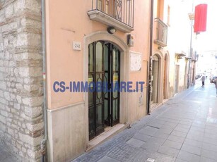 Locale Commerciale in Affitto ad Potenza - 800 Euro