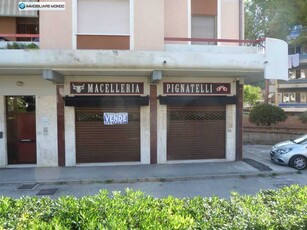 Locale Commerciale in Affitto ad Termoli - 1000 Euro