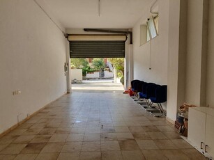 Magazzino in Affitto a Catanzaro, zona Lido Casciolino, 600€, 160 m²