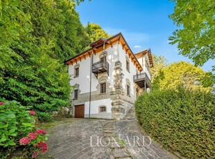 Magnifica proprietà con giardino privato in vendita nel cuore dell’Appennino Tosco Emiliano