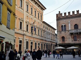 Negozio in affitto a Reggio Emilia