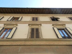 Palazzina commerciale in affitto a Firenze