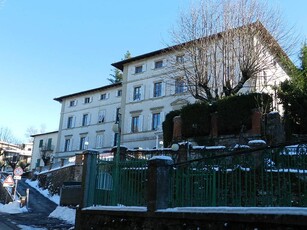 Palazzina commerciale in vendita a Reggello