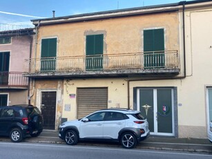 Palazzina commerciale in vendita a Terricciola