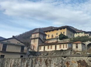 Palazzo in G. regaldi, Varallo, 2000 m² in vendita