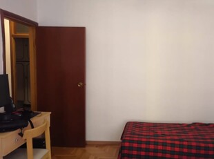 Posto letto in affitto in appartamento con 3 camere da letto a Trento