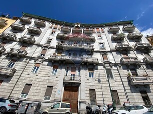 Quadrilocale in Corso V.Emanuele, Napoli, 2 bagni, 140 m², ascensore