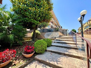 Quadrilocale in Via Giordano bruno, Marano di Napoli, 2 bagni, con box