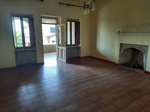 RIVERGARO zona Ancarano in struttura di sole 2 unità appartamento parzialmente ristrutturato dica.248 mq al piano primo, n.2 garage, giardino privato ca.100 mq