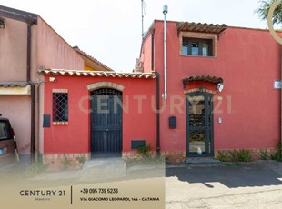 Rustico-Casale-Corte in Vendita ad Aci Bonaccorsi - 159000 Euro